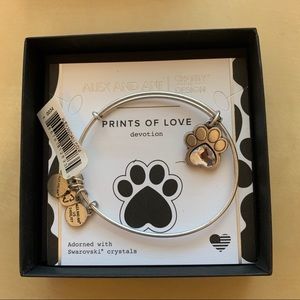 ⭐️ NWT Alex and Ani Prints of Love Bracelet